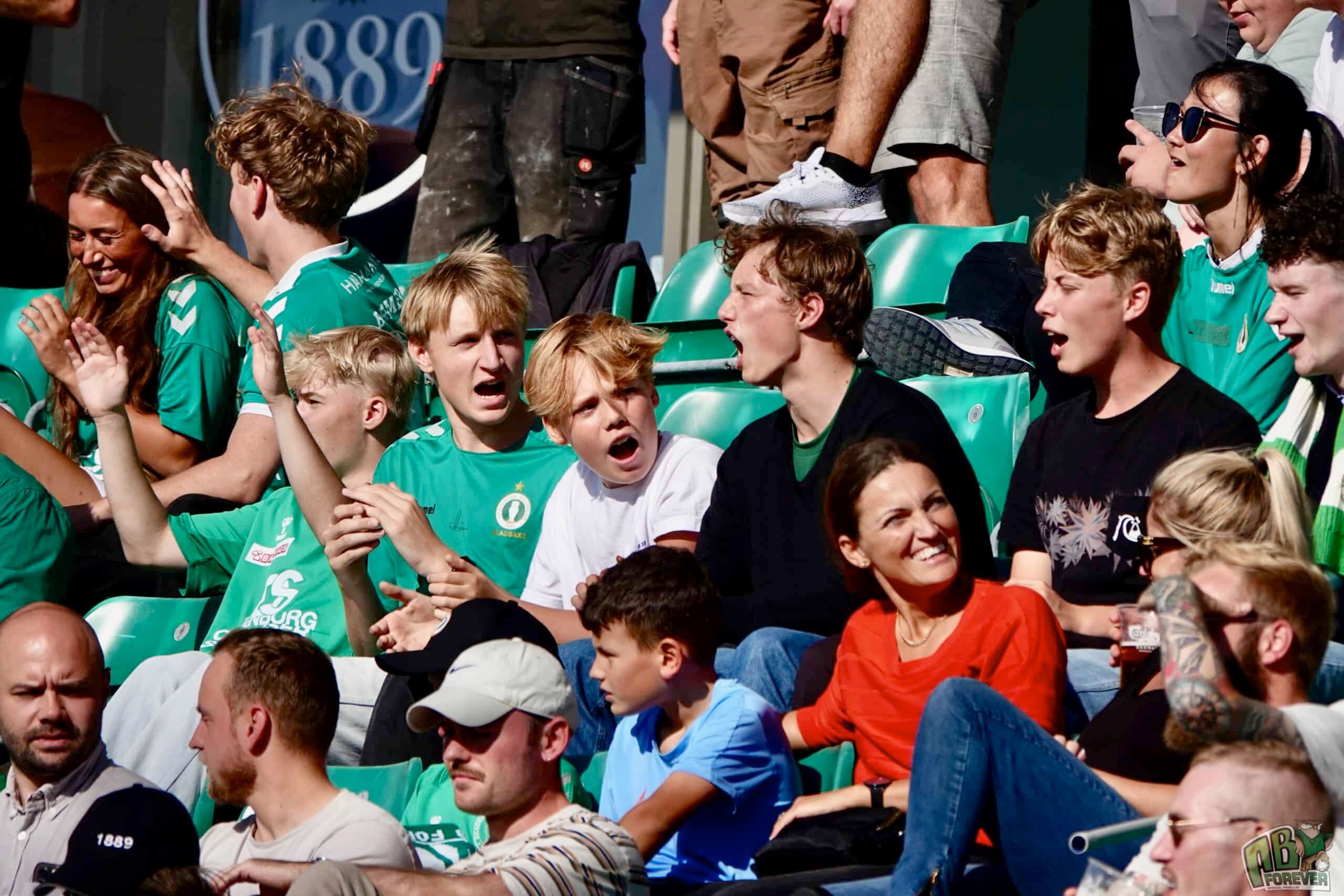 AB-fans jubler på Gladsaxe Stadion