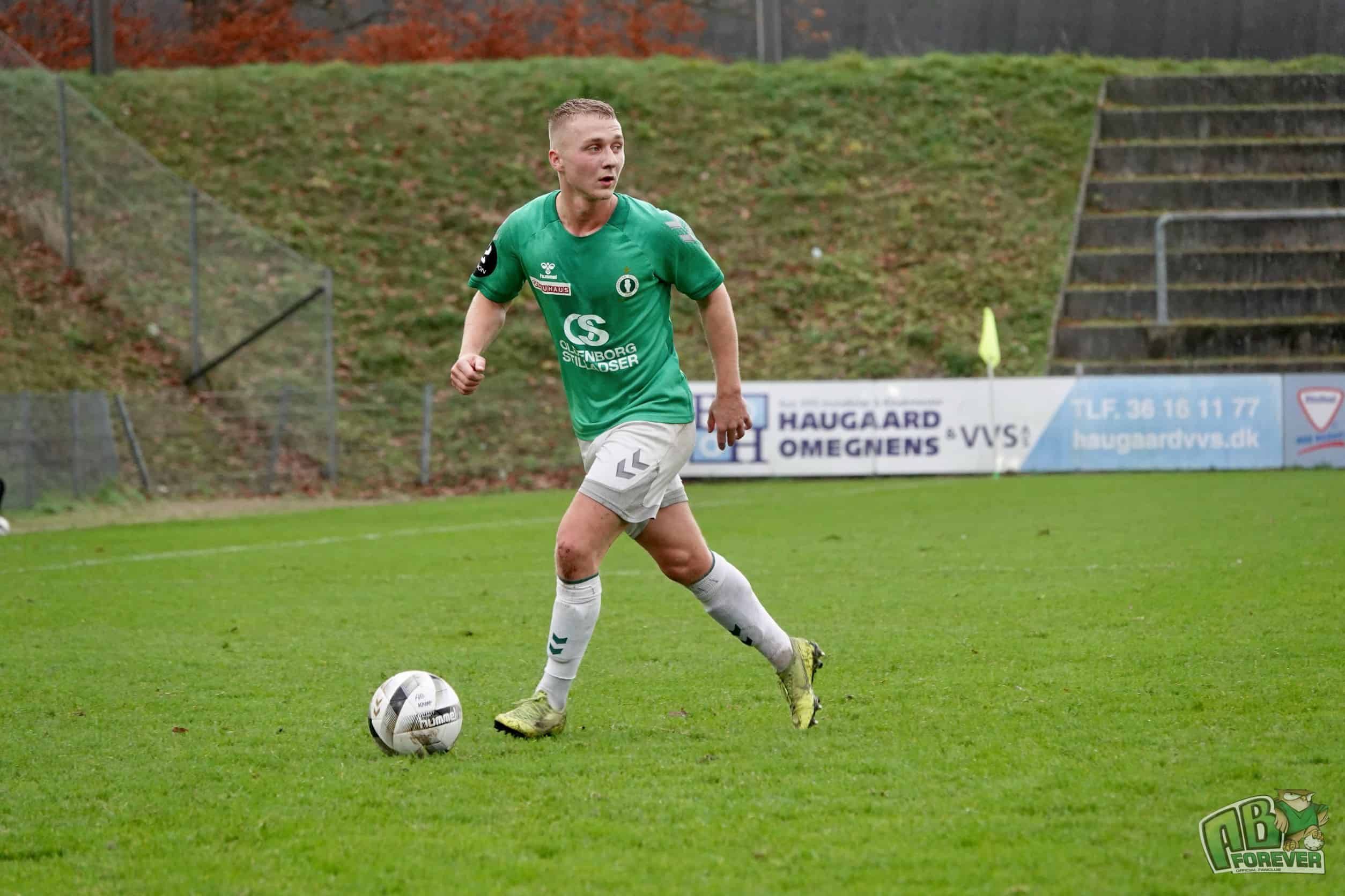 Oliver Angus forlænger aftale
