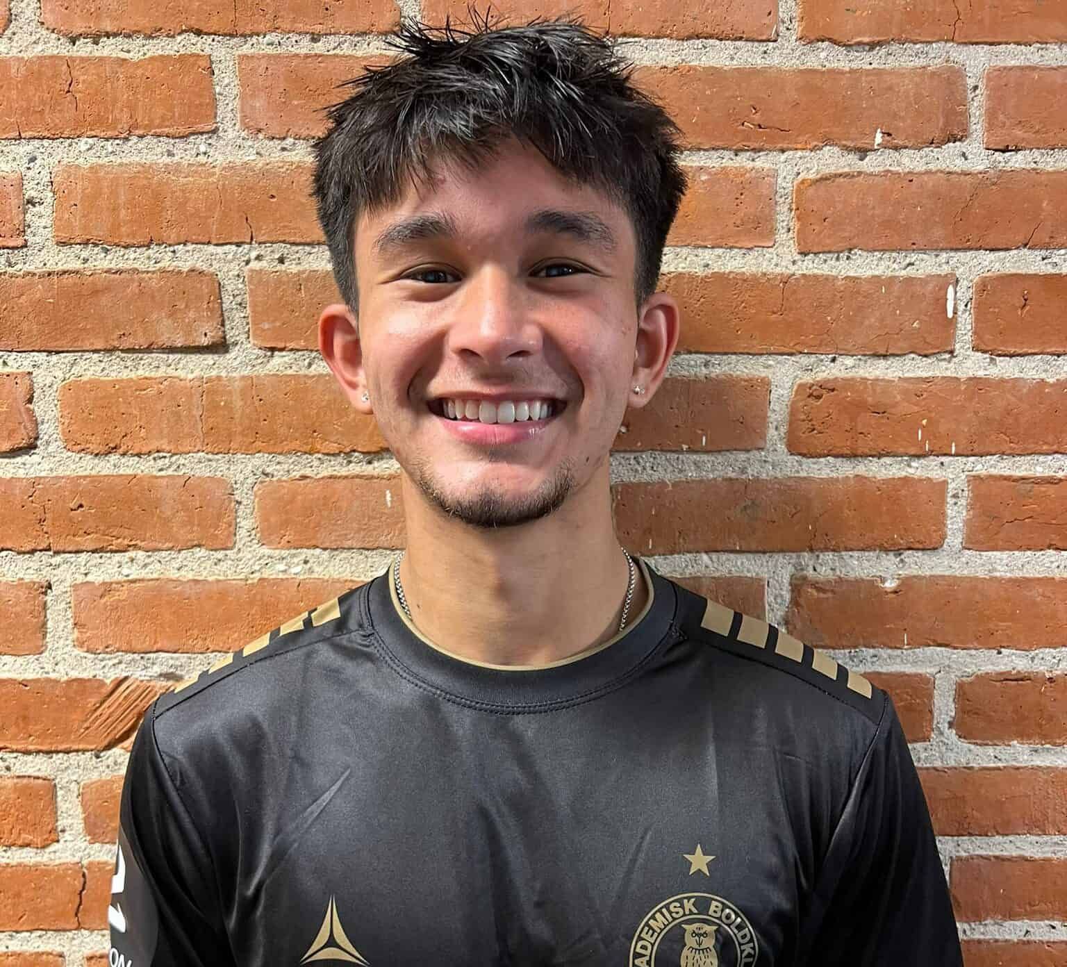 19-årig kantspiller til AB