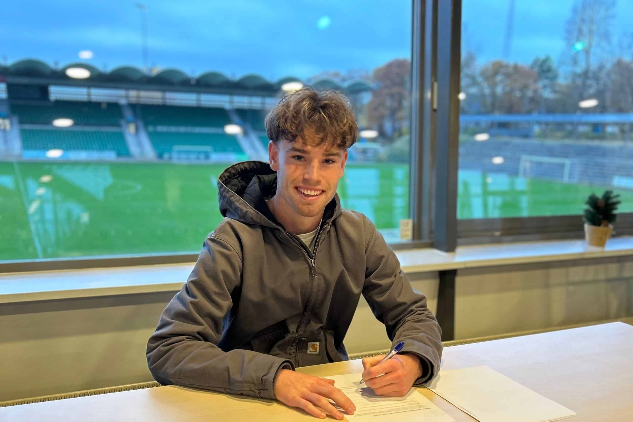 Tobias Hageltorn becomes a professional